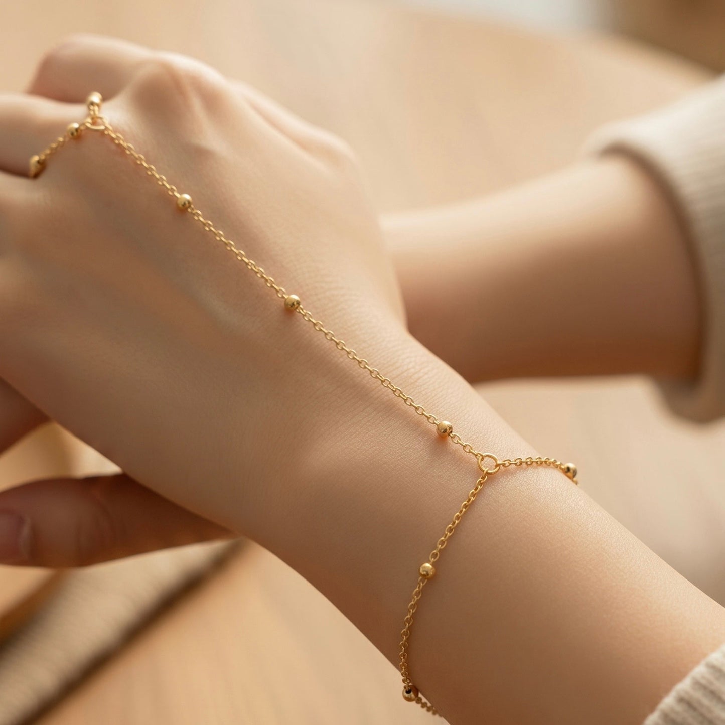 Dot Hand Chain